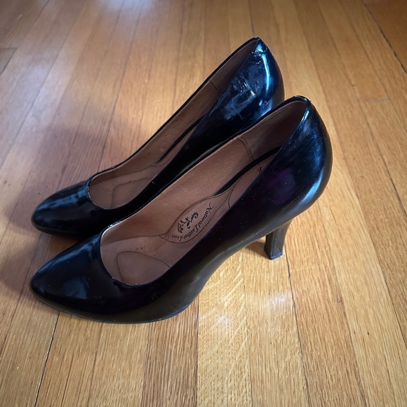 Sofft Classic Black Patent Leather Heels, Size 8.5